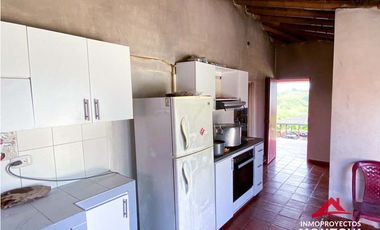 Vista🔥 Finca en la vía Alcalá-Cartago