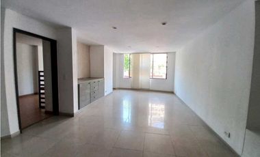 Se alquila apto en granada cali
