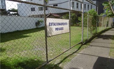 Se Vende Local Comercial de 653m2 y Terreno de 225m2 en Marbella