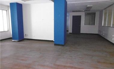 Se Vende Local Comercial de 653m2 y Terreno de 225m2 en Marbella
