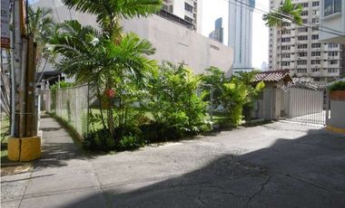 Se Vende Local Comercial de 653m2 y Terreno de 225m2 en Marbella