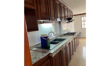 VENDO CASA COMERCIAL O RESIDENCIAL  EN LA 12 DE OCTUBRE!!!