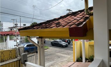 VENDO CASA COMERCIAL O RESIDENCIAL  EN LA 12 DE OCTUBRE!!!
