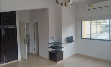 VENDO CASA COMERCIAL O RESIDENCIAL  EN LA 12 DE OCTUBRE!!!