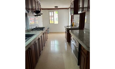 VENDO CASA COMERCIAL O RESIDENCIAL  EN LA 12 DE OCTUBRE!!!