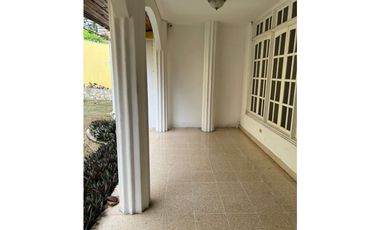 VENDO CASA COMERCIAL O RESIDENCIAL  EN LA 12 DE OCTUBRE!!!