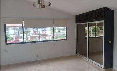 VENDO CASA COMERCIAL O RESIDENCIAL  EN LA 12 DE OCTUBRE!!!