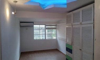 VENDO CASA COMERCIAL O RESIDENCIAL  EN LA 12 DE OCTUBRE!!!