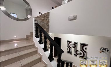 Venta de Casa Modelo Lyon con Piscina Versalles 1 Panamá
