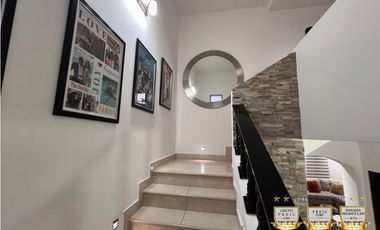 Venta de Casa Modelo Lyon con Piscina Versalles 1 Panamá