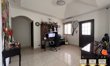 Venta de Casa Modelo Lyon con Piscina Versalles 1 Panamá