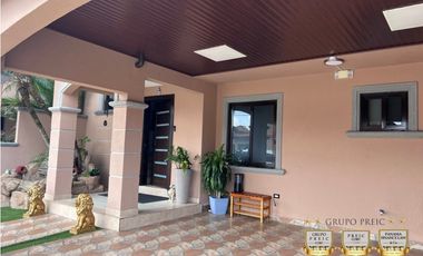 Venta de Casa Modelo Lyon con Piscina Versalles 1 Panamá