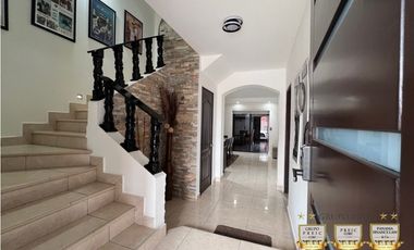 Venta de Casa Modelo Lyon con Piscina Versalles 1 Panamá
