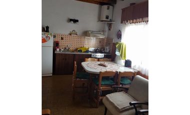 DEPARTAMENTO 4 AMBIENTES C/COCHERA SEMI CUBIERTA FIJA