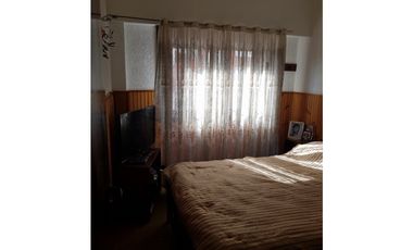 DEPARTAMENTO 4 AMBIENTES C/COCHERA SEMI CUBIERTA FIJA