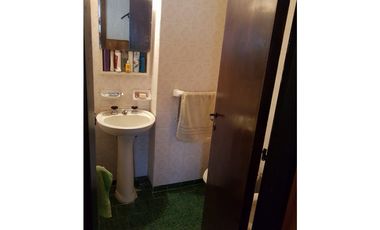 DEPARTAMENTO 4 AMBIENTES C/COCHERA SEMI CUBIERTA FIJA