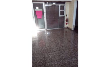 Casa de tres ambientes más dos locales sobre lote propio