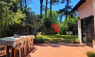 Casa en Venta - Zona Golf - Construcción Solida - Excelente Estado