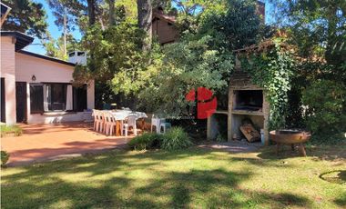 Casa en Venta - Zona Golf - Construcción Solida - Excelente Estado