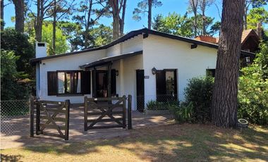 Casa en Venta - Zona Golf - Construcción Solida - Excelente Estado