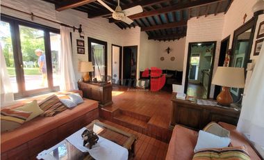 Casa en Venta - Zona Golf - Construcción Solida - Excelente Estado