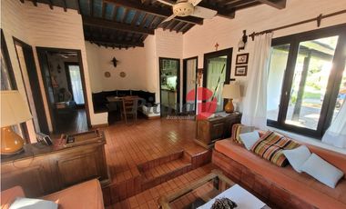 Casa en Venta - Zona Golf - Construcción Solida - Excelente Estado