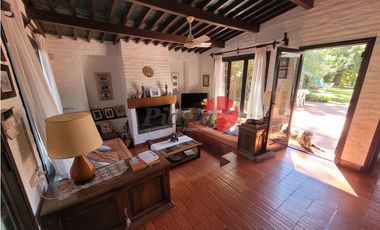 Casa en Venta - Zona Golf - Construcción Solida - Excelente Estado