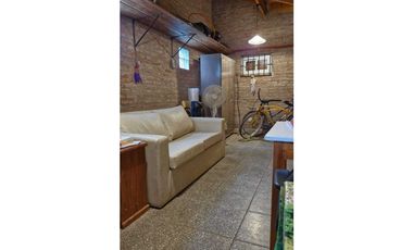 CHALET 3 AMB + DEPTO con PARQUE y GARAJE en SANTA CLARA
