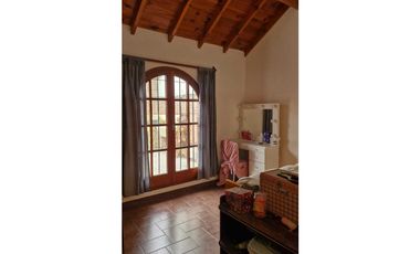 CHALET 3 AMB + DEPTO con PARQUE y GARAJE en SANTA CLARA
