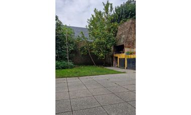 CHALET 3 AMB + DEPTO con PARQUE y GARAJE en SANTA CLARA