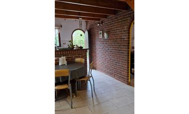 CHALET 3 AMB + DEPTO con PARQUE y GARAJE en SANTA CLARA