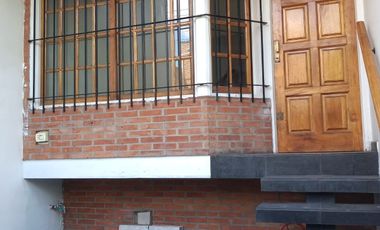 Dúplex en alquiler de 3 dormitorios c/ cochera en Monte Castro