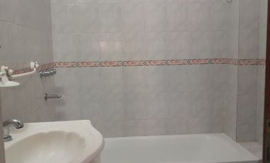 Dúplex en alquiler de 3 dormitorios c/ cochera en Monte Castro