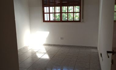 Dúplex en alquiler de 3 dormitorios c/ cochera en Monte Castro