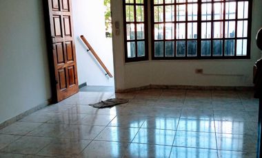 Dúplex en alquiler de 3 dormitorios c/ cochera en Monte Castro