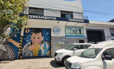 Galpón en  venta de 8,66 x 24 con dos oficinas, baño y terraza - Avellaneda