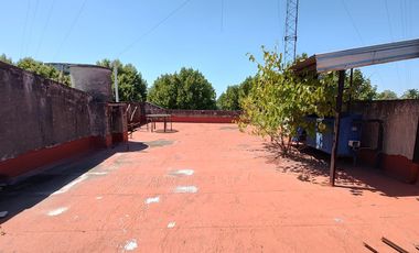 Galpón en  venta de 8,66 x 24 con dos oficinas, baño y terraza - Avellaneda