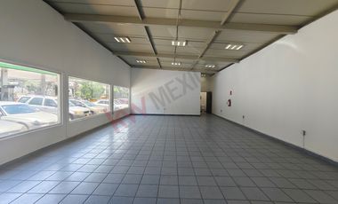 ¡Renta local en gasolinera sobre Av. Gustavo Baz! ¡128 m² por $38,000!
