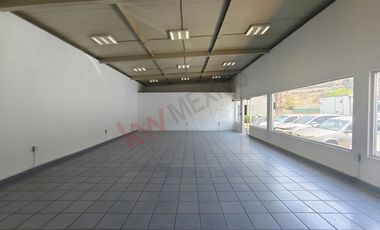 ¡Renta local en gasolinera sobre Av. Gustavo Baz! ¡128 m² por $38,000!