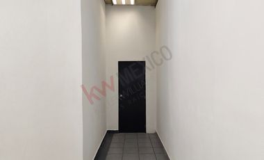 ¡Renta local en gasolinera sobre Av. Gustavo Baz! ¡128 m² por $38,000!