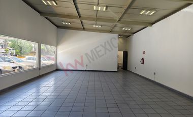 ¡Renta local en gasolinera sobre Av. Gustavo Baz! ¡128 m² por $38,000!