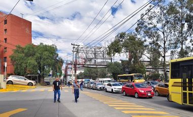 ¡Renta local en gasolinera sobre Av. Gustavo Baz! ¡128 m² por $38,000!