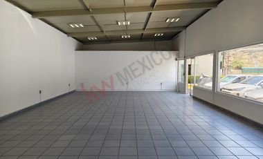 ¡Renta local en gasolinera sobre Av. Gustavo Baz! ¡128 m² por $38,000!