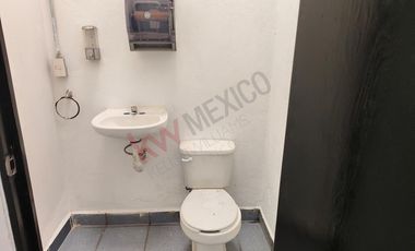 ¡Renta local en gasolinera sobre Av. Gustavo Baz! ¡128 m² por $38,000!