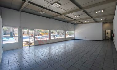 ¡Renta local en gasolinera sobre Av. Gustavo Baz! ¡128 m² por $38,000!