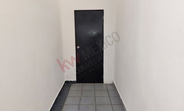 ¡Renta local en gasolinera sobre Av. Gustavo Baz! ¡128 m² por $38,000!