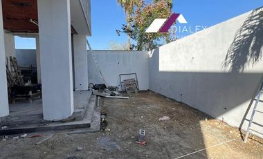 COL. DEL VALLE en San Pedro Garza García - Casa en VENTA de 1,042 m2 | 3 Niveles VISTAS PANORAMICAS