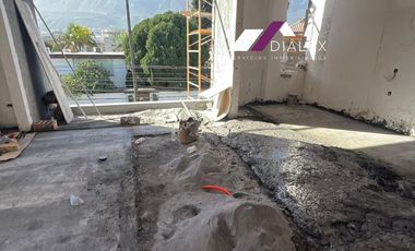 COL. DEL VALLE en San Pedro Garza García - Casa en VENTA de 1,042 m2 | 3 Niveles VISTAS PANORAMICAS