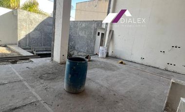 COL. DEL VALLE en San Pedro Garza García - Casa en VENTA de 1,042 m2 | 3 Niveles VISTAS PANORAMICAS