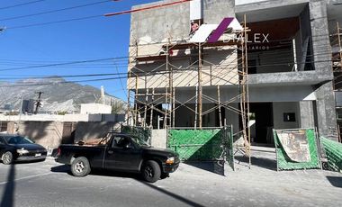 COL. DEL VALLE en San Pedro Garza García - Casa en VENTA de 1,042 m2 | 3 Niveles VISTAS PANORAMICAS